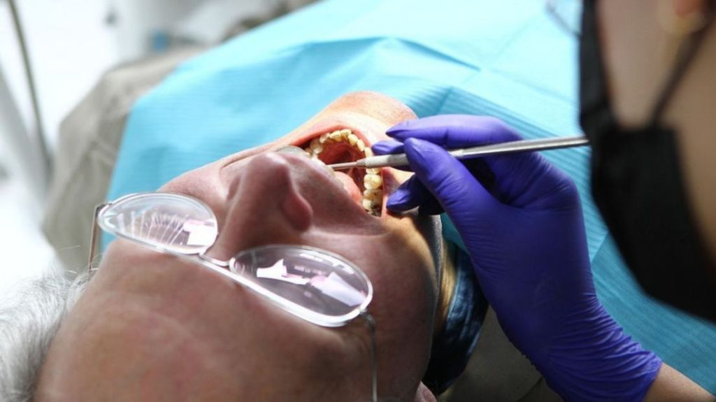 Hoe kwetsbare ouderen slachtoffer worden van commerciële&nbsp;tandartsketens